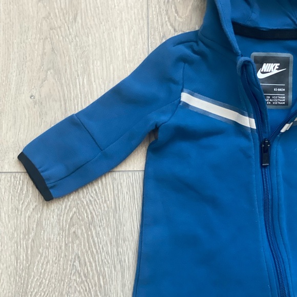 Nike One Piece - Size 6M - Picture 7 of 11